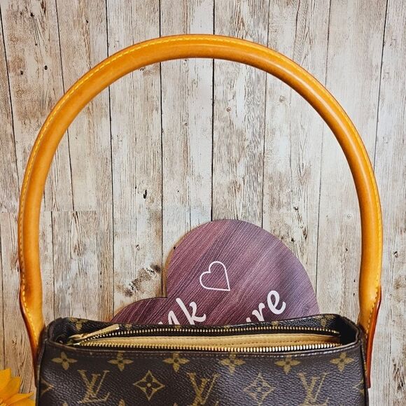 Louis Vuitton Looping MM - Picture 7 of 13